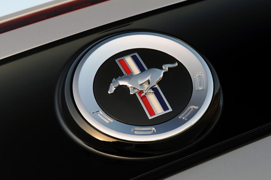  Ford Mustang V6 2012 года  (фото 99 из 133)